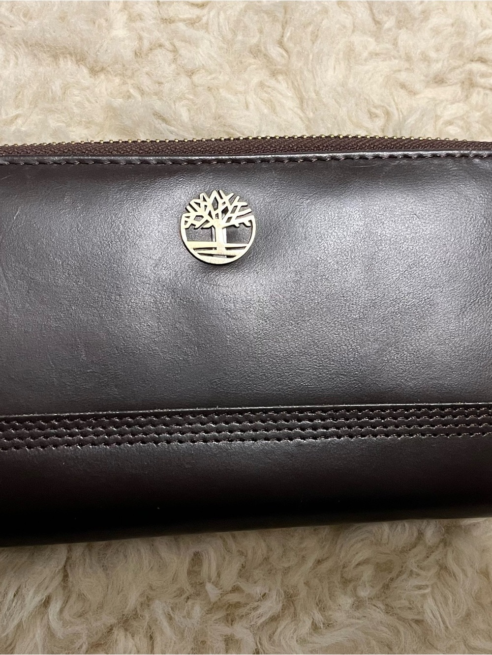 Timberland Women's Brown Leather Zip Wallet with Tree Emblem